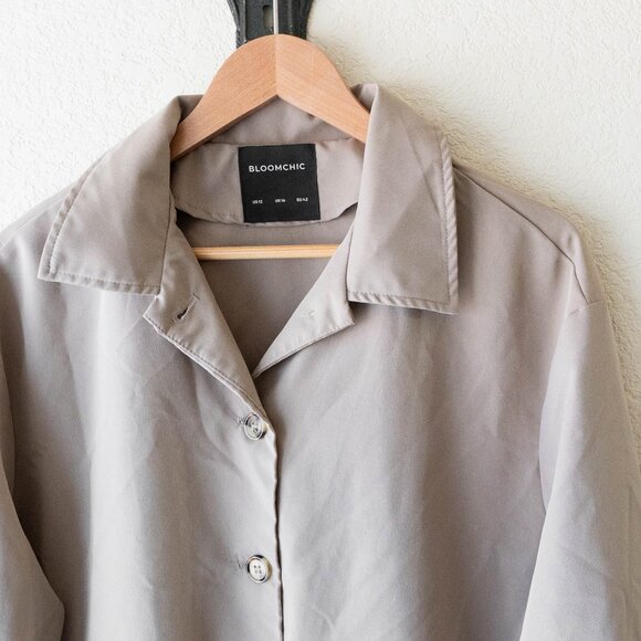 Bloomchic Lightweight Utility Jacket | Size 12 Taupe Button-Up Drawstring Coat - Picture 4 of 7
